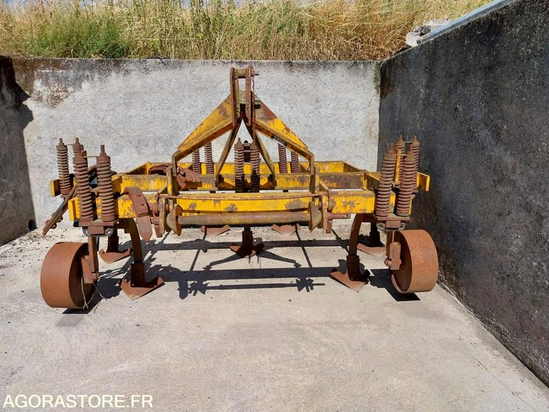 CULTIVATEUR CHISEL HEBRA 3336 - Agricultural machinery: picture 1 CULTIVATEUR CHISEL HEBRA 3336 - Agricultural machinery: picture 1