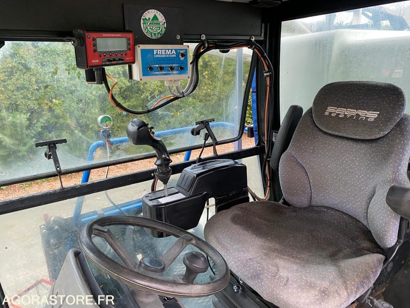 PULVE AUTOMOTEUR FREMA SATURNE - 2013 - Agricultural machinery: picture 4 PULVE AUTOMOTEUR FREMA SATURNE - 2013 - Agricultural machinery: picture 4