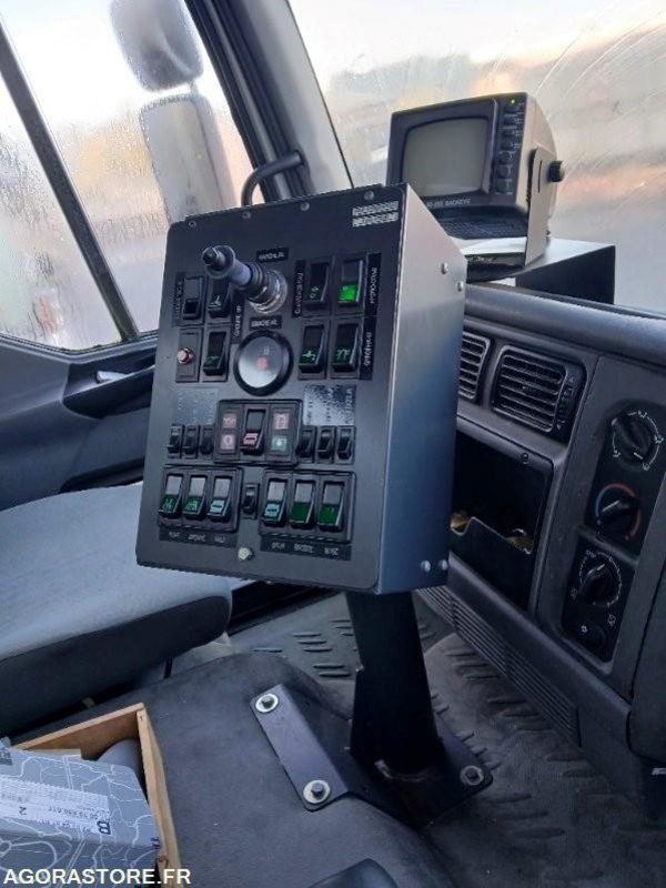 BALAYEUSE RENAULT MIDLUM 220 DCI - Road sweeper: picture 2 BALAYEUSE RENAULT MIDLUM 220 DCI - Road sweeper: picture 2