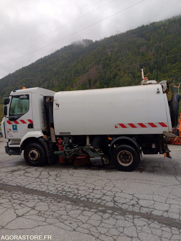 BALAYEUSE de Voiries- RENAULT MIDLUM 220 DXI avec aspiratrice EUROVOIRIE 3620h - Road sweeper: picture 5 BALAYEUSE de Voiries- RENAULT MIDLUM 220 DXI avec aspiratrice EUROVOIRIE 3620h - Road sweeper: picture 5