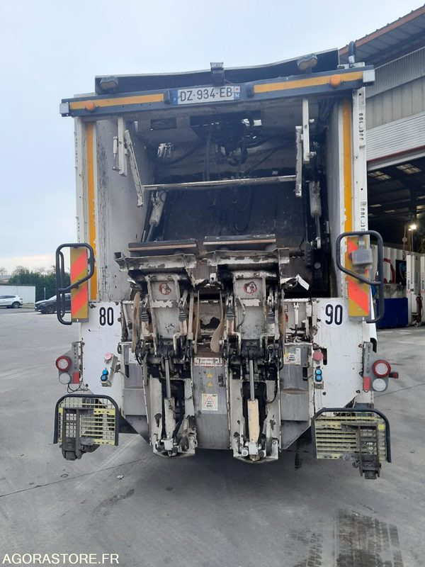 BOM 26T GNC IVECO - 2016 / 111802 KM (6402- VPIDF -66ICAM571X) - Garbage truck: picture 4 BOM 26T GNC IVECO - 2016 / 111802 KM (6402- VPIDF -66ICAM571X) - Garbage truck: picture 4