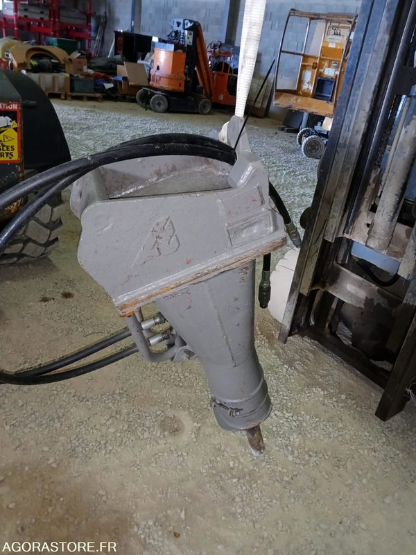BRH MONTABERT SC16 Arden QA10 - Hydraulic hammer: picture 3 BRH MONTABERT SC16 Arden QA10 - Hydraulic hammer: picture 3