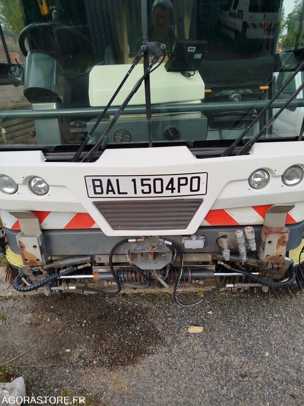 Balayeuse RAVO 540 XL + 3ème balai - Road sweeper: picture 4 Balayeuse RAVO 540 XL + 3ème balai - Road sweeper: picture 4