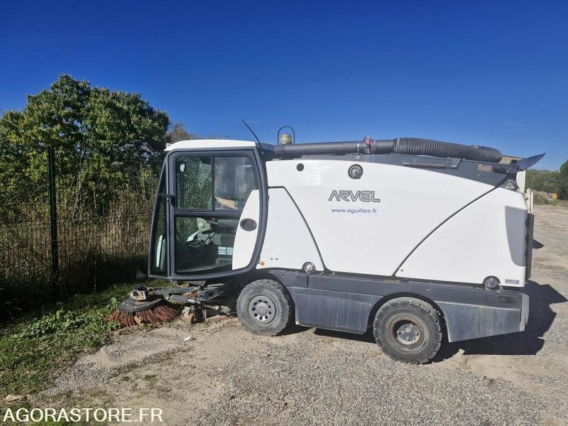 Balayeuse SCHMIDT 2242 heures 2017 - Road sweeper: picture 2 Balayeuse SCHMIDT 2242 heures 2017 - Road sweeper: picture 2