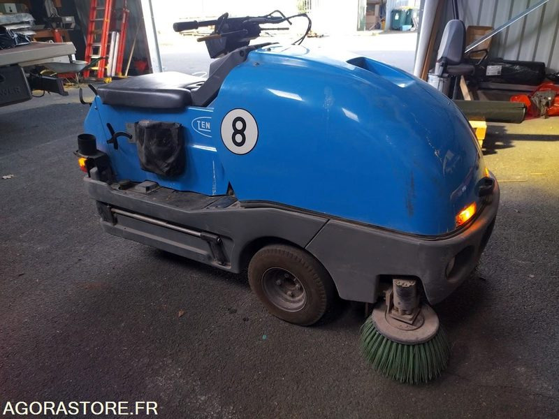Balayeuse aspiratrice de trottoirs TENNANT LITTER HAWK 4100 - Road sweeper: picture 1 Balayeuse aspiratrice de trottoirs TENNANT LITTER HAWK 4100 - Road sweeper: picture 1