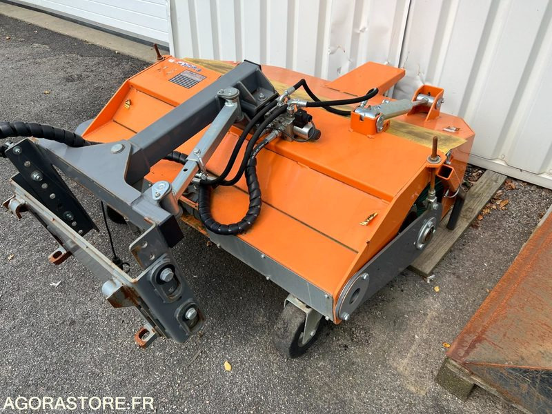 Balayeuse valet de ferme. - Road sweeper: picture 4 Balayeuse valet de ferme. - Road sweeper: picture 4