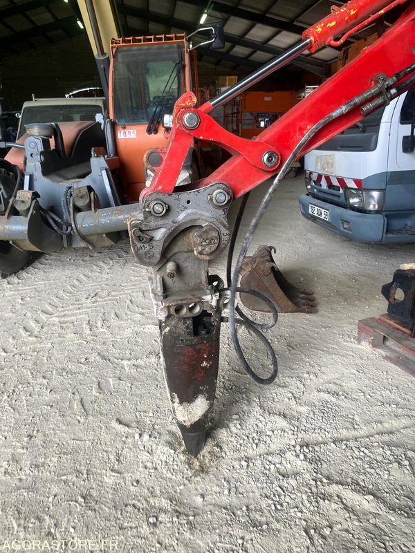 Brise roche Sandvik BR211 M1 - Hydraulic hammer: picture 2 Brise roche Sandvik BR211 M1 - Hydraulic hammer: picture 2