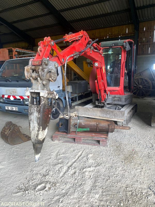 Brise roche Sandvik BR211 M1 - Hydraulic hammer: picture 1 Brise roche Sandvik BR211 M1 - Hydraulic hammer: picture 1