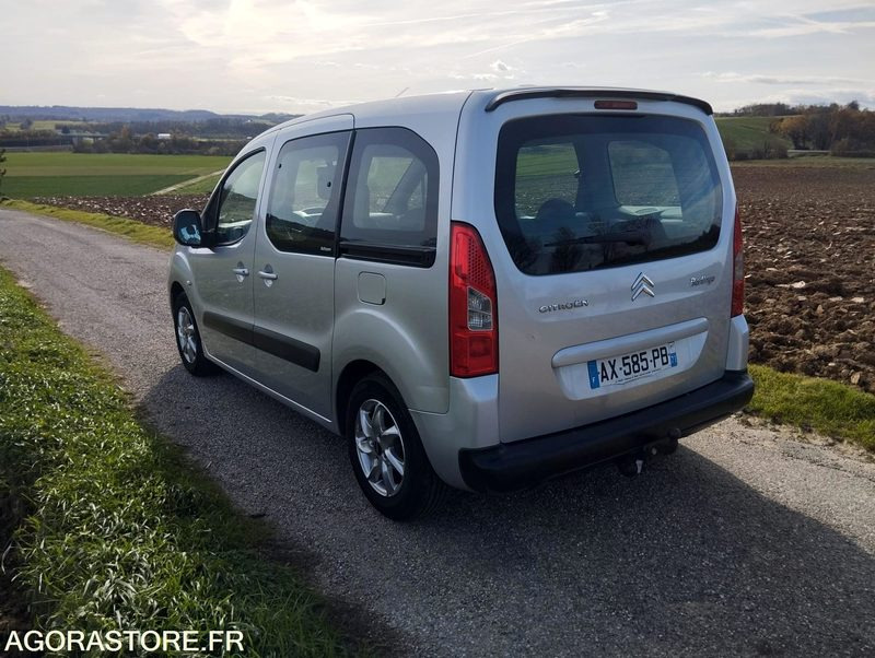 CITROEN BERLINGO COMBISPACE 1.6 HDI 110 DIESEL - 5 PLACES - ANNÉE 2009 - Car: picture 5 CITROEN BERLINGO COMBISPACE 1.6 HDI 110 DIESEL - 5 PLACES - ANNÉE 2009 - Car: picture 5