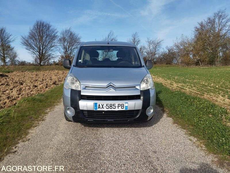 CITROEN BERLINGO COMBISPACE 1.6 HDI 110 DIESEL - 5 PLACES - ANNÉE 2009 - Car: picture 3 CITROEN BERLINGO COMBISPACE 1.6 HDI 110 DIESEL - 5 PLACES - ANNÉE 2009 - Car: picture 3