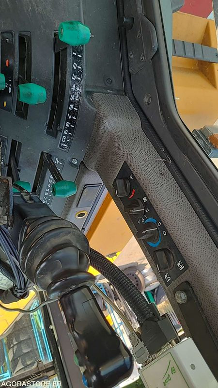 CN 071 QD - RENAULT TEMIS 610X - 2004 - H3922EA3921365 - Farm tractor: picture 5 CN 071 QD - RENAULT TEMIS 610X - 2004 - H3922EA3921365 - Farm tractor: picture 5