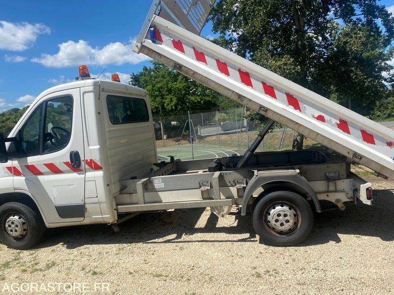 Camion benne Peugeot BOXER - 2014 - 70 000km - TURBO NEUF / PNEUS NEUFS - Tipper van: picture 5 Camion benne Peugeot BOXER - 2014 - 70 000km - TURBO NEUF / PNEUS NEUFS - Tipper van: picture 5