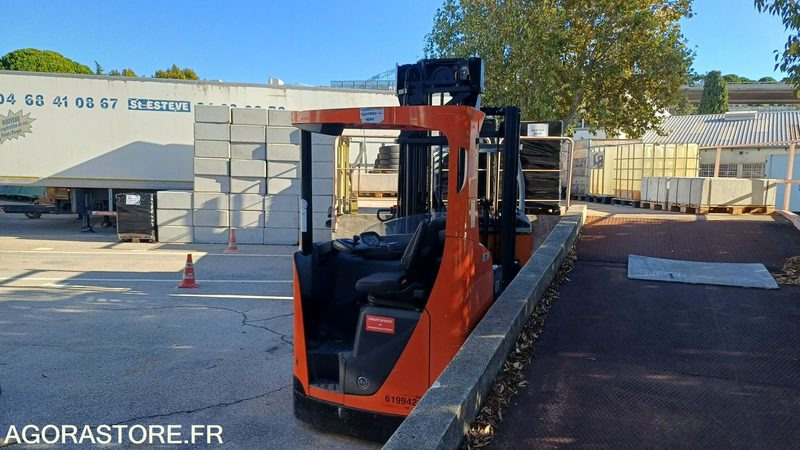 Chariot retractable (Cat.5 R489) Toyota RRE140 4000H (C811) - Forklift: picture 1 Chariot retractable (Cat.5 R489) Toyota RRE140 4000H (C811) - Forklift: picture 1
