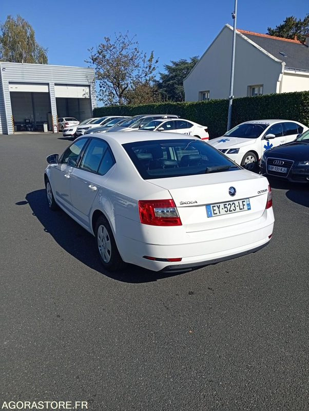 EY-523-LF - Roulant - SKODA OCTAVIA - VP - 384 000 Kms - Car: picture 4 EY-523-LF - Roulant - SKODA OCTAVIA - VP - 384 000 Kms - Car: picture 4