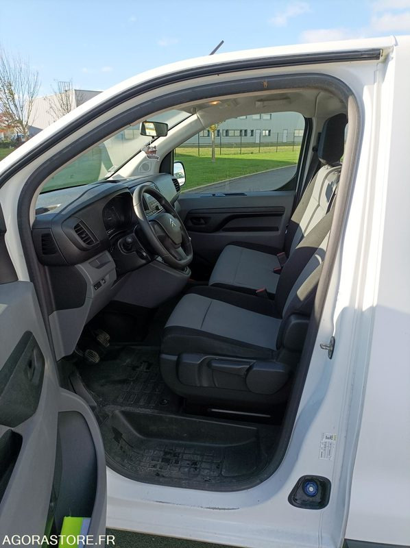 FF-450-GP - Roulant - CITROEN JUMPY SPACE TOURER - VP - 215 697 Kms - Minibus, Passenger van: picture 5 FF-450-GP - Roulant - CITROEN JUMPY SPACE TOURER - VP - 215 697 Kms - Minibus, Passenger van: picture 5