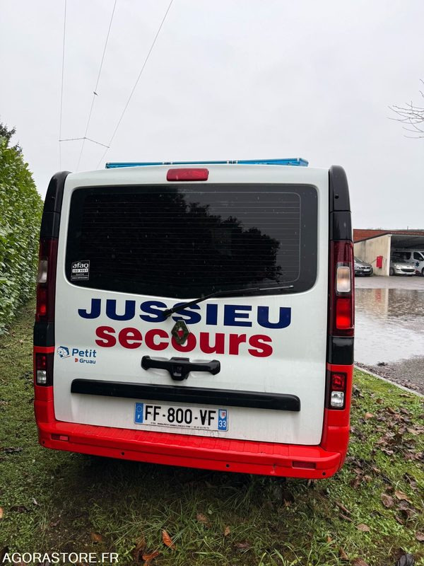 FF-800-VF - Roulant - RENAULT TRAFIC - VASP - CG KS - 337 746 Kms - Ambulance: picture 4 FF-800-VF - Roulant - RENAULT TRAFIC - VASP - CG KS - 337 746 Kms - Ambulance: picture 4