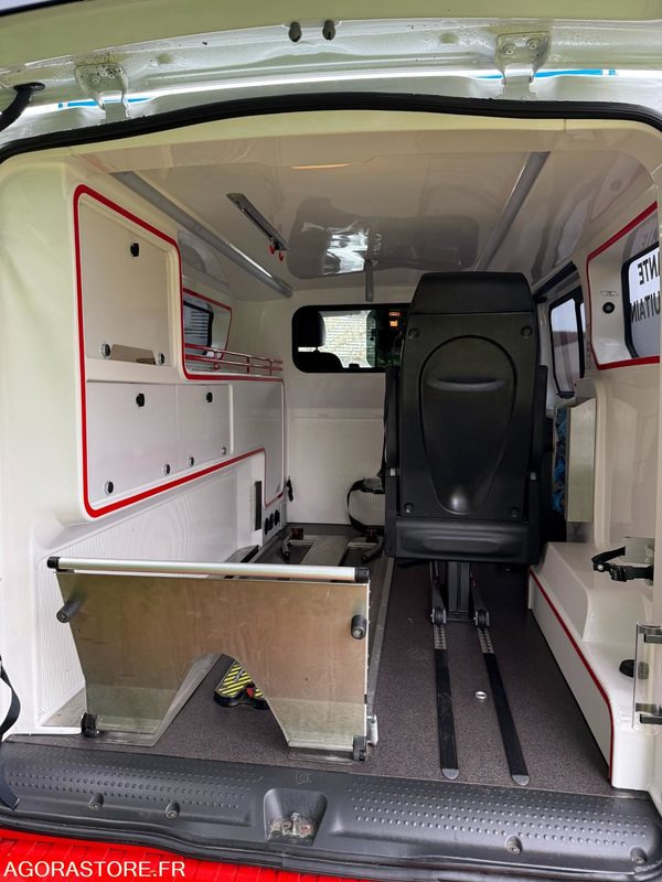 FF-800-VF - Roulant - RENAULT TRAFIC - VASP - CG KS - 337 746 Kms - Ambulance: picture 5 FF-800-VF - Roulant - RENAULT TRAFIC - VASP - CG KS - 337 746 Kms - Ambulance: picture 5