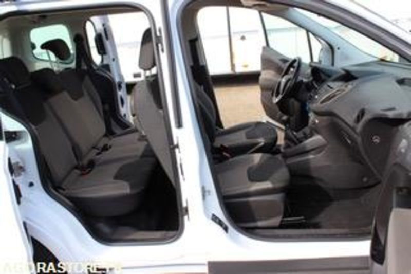 FORD TOURNEO - 2017 - 195 671 KMS - EP867FZ - Small van: picture 4 FORD TOURNEO - 2017 - 195 671 KMS - EP867FZ - Small van: picture 4