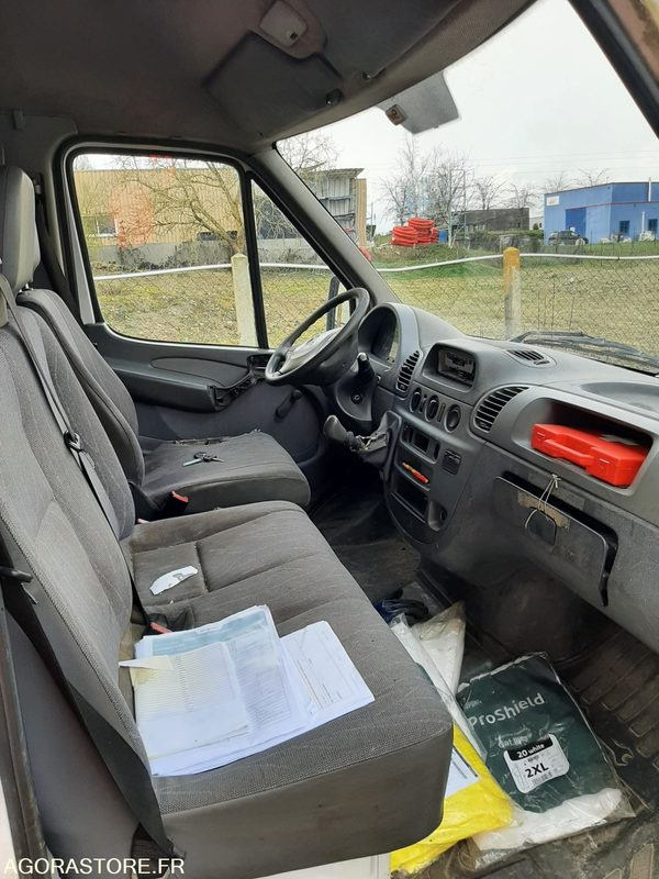 FOURGON MERCEDES DB-088-AT - 2001 - 346 061 KM - Panel van: picture 4 FOURGON MERCEDES DB-088-AT - 2001 - 346 061 KM - Panel van: picture 4