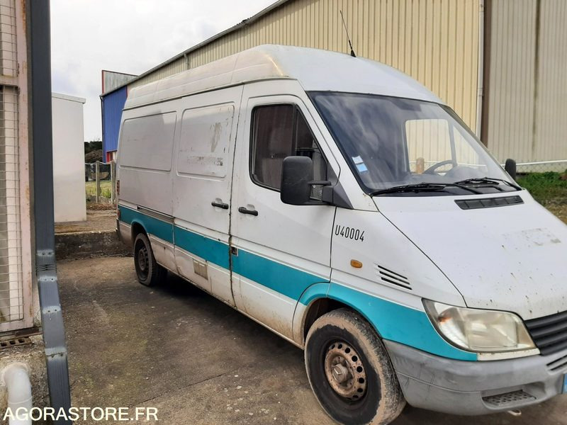 FOURGON MERCEDES DB-088-AT - 2001 - 346 061 KM - Panel van: picture 1 FOURGON MERCEDES DB-088-AT - 2001 - 346 061 KM - Panel van: picture 1