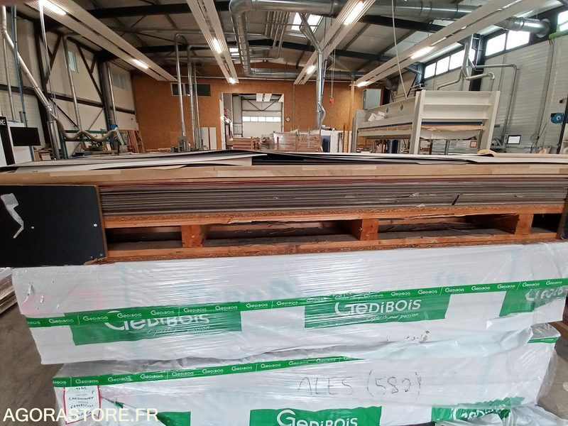 Feuilles de stratifié EGGER et POLYREY - Tool/ Equipment: picture 2 Feuilles de stratifié EGGER et POLYREY - Tool/ Equipment: picture 2