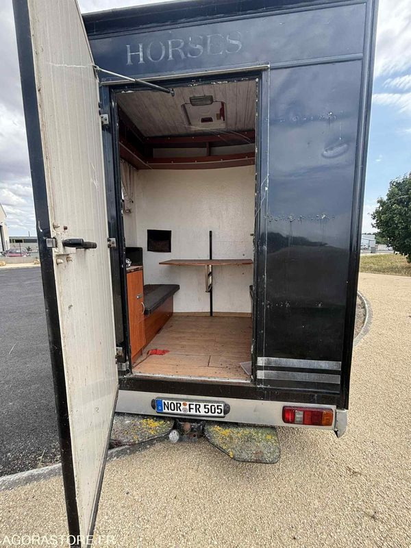 Fourgon FORD - Transport de 2 Chevaux - 2004 - 137 510 KM - Panel van: picture 4 Fourgon FORD - Transport de 2 Chevaux - 2004 - 137 510 KM - Panel van: picture 4