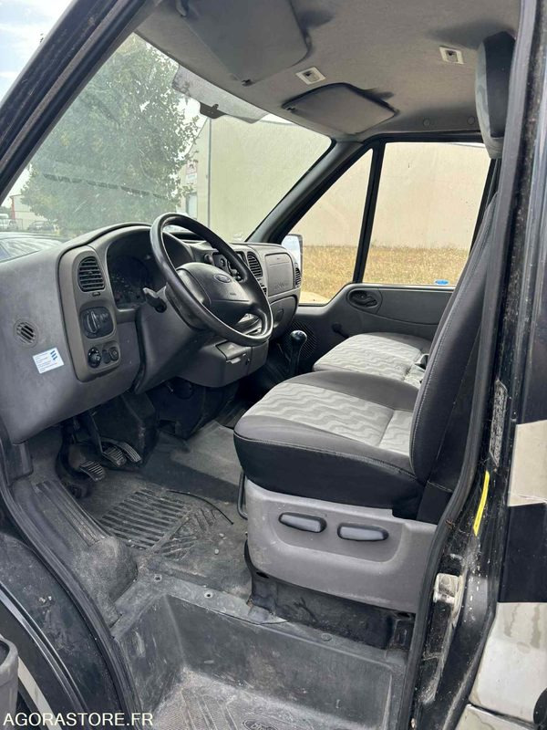Fourgon FORD - Transport de Chevaux - 2004 - 137 510 KM - Panel van: picture 5 Fourgon FORD - Transport de Chevaux - 2004 - 137 510 KM - Panel van: picture 5