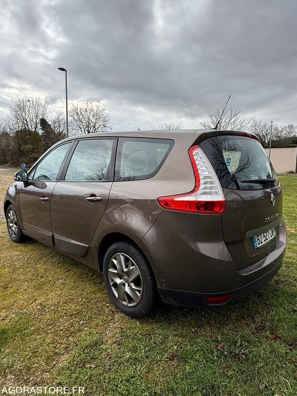 GRAND SCENIC 1.5L DCI 110CH 7 PLACES - Car: picture 4 GRAND SCENIC 1.5L DCI 110CH 7 PLACES - Car: picture 4