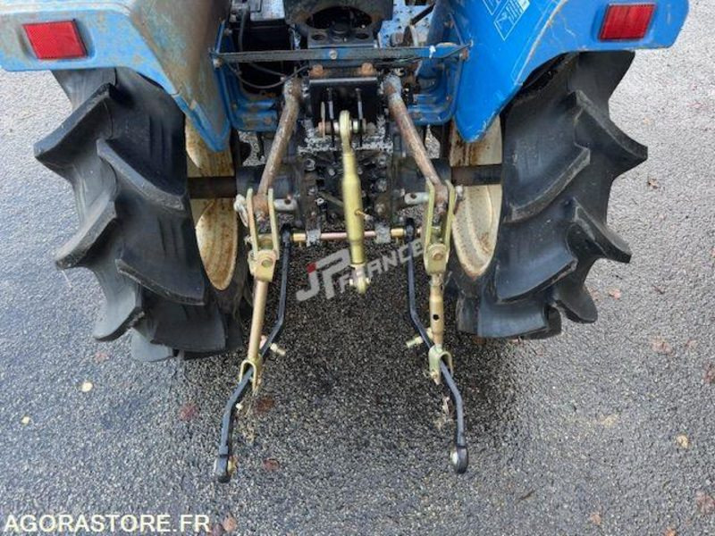 ISEKI 3 CYLINDRES, 4 RM, 850cm3 BOITE MECA DIESEL ROUES AGRAIRES - Farm tractor: picture 5 ISEKI 3 CYLINDRES, 4 RM, 850cm3 BOITE MECA DIESEL ROUES AGRAIRES - Farm tractor: picture 5