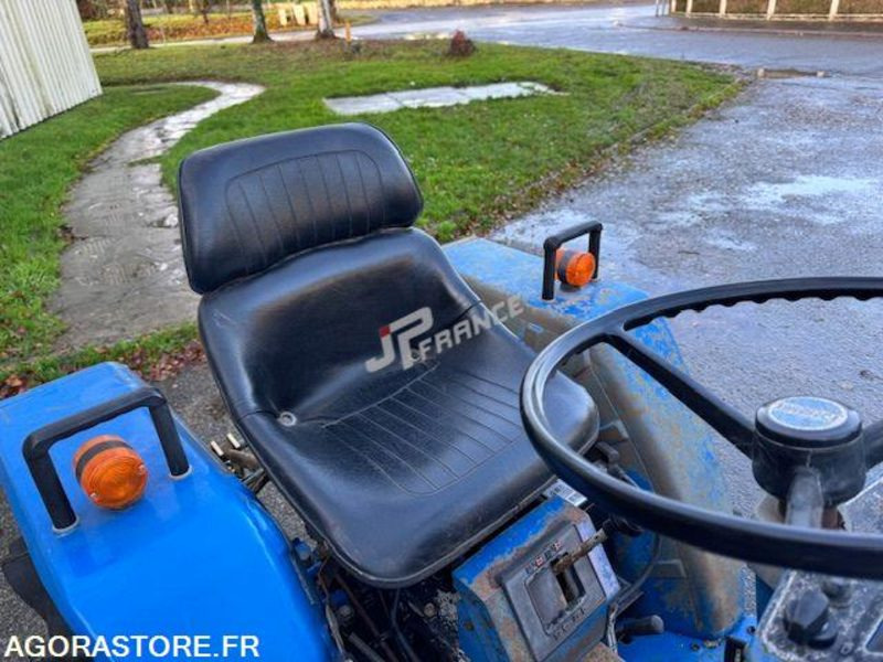 ISEKI 3 CYLINDRES, 4 RM, 850cm3 BOITE MECA DIESEL ROUES AGRAIRES - Farm tractor: picture 3 ISEKI 3 CYLINDRES, 4 RM, 850cm3 BOITE MECA DIESEL ROUES AGRAIRES - Farm tractor: picture 3