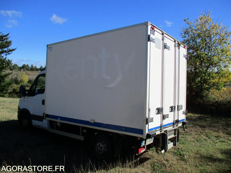 IVECO 35S13 de 2013 426915Kms "d'autoroute"chassis cabine frigorifique - Refrigerated delivery van: picture 3 IVECO 35S13 de 2013 426915Kms "d'autoroute"chassis cabine frigorifique - Refrigerated delivery van: picture 3