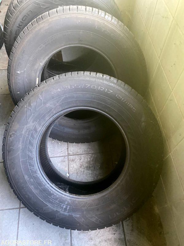 LOT DE 24 PNEUS NOKIAN ROTIIVA HT LT 265/70R17C 121/118S DOT 2016 (T429326) - Tire: picture 3 LOT DE 24 PNEUS NOKIAN ROTIIVA HT LT 265/70R17C 121/118S DOT 2016 (T429326) - Tire: picture 3