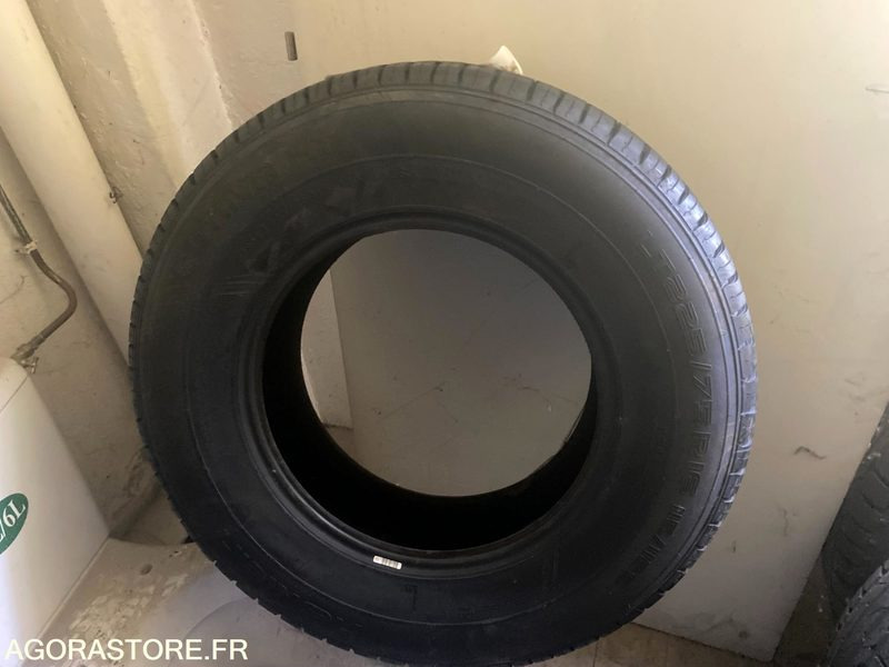 LOT DE 40 PNEUS ETE NOKIAN ROTIIVA HT LT DOT 2019 (T429321) - Tire: picture 2 LOT DE 40 PNEUS ETE NOKIAN ROTIIVA HT LT DOT 2019 (T429321) - Tire: picture 2