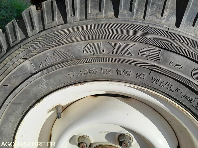 Land Rover Defender - 2005 - 120713kms - 8575SE58 - SUV: picture 3 Land Rover Defender - 2005 - 120713kms - 8575SE58 - SUV: picture 3