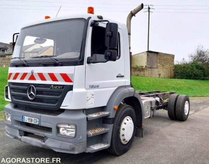 MERCEDES AXOR 1828N - 2002 / 578 610 KM - Cab chassis truck: picture 1 MERCEDES AXOR 1828N - 2002 / 578 610 KM - Cab chassis truck: picture 1