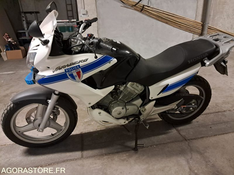 MOTO HONDA VARADERO 125 - Motorcycle: picture 1 MOTO HONDA VARADERO 125 - Motorcycle: picture 1