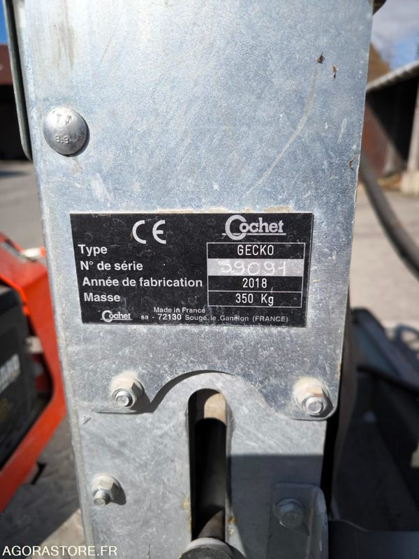 Mini balayeuse Cochet GEKO 351 heures 2018 - Industrial sweeper: picture 3 Mini balayeuse Cochet GEKO 351 heures 2018 - Industrial sweeper: picture 3