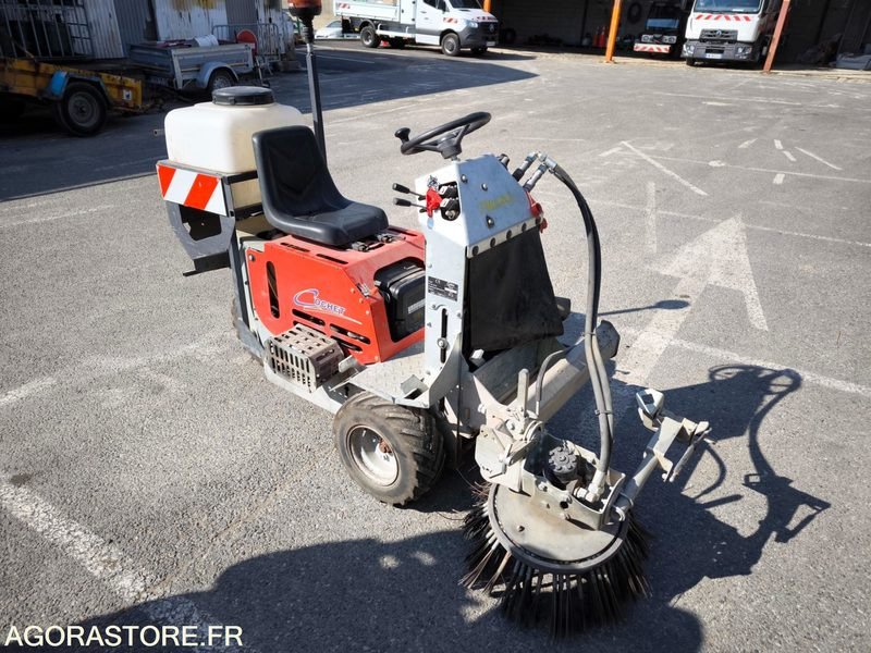 Mini balayeuse Cochet GEKO 351 heures 2018 - Industrial sweeper: picture 2 Mini balayeuse Cochet GEKO 351 heures 2018 - Industrial sweeper: picture 2