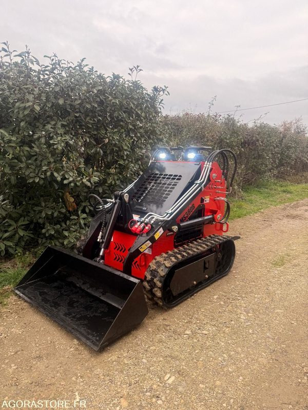 Mini chargeuse sur chenilles - Compact track loader: picture 1 Mini chargeuse sur chenilles - Compact track loader: picture 1