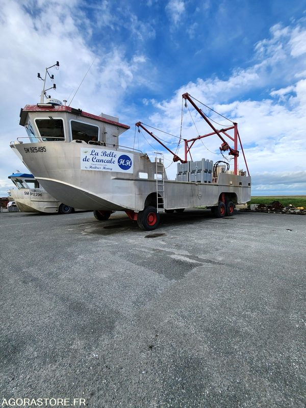 BATEAU A MOTEUR AMPHIBIE - LA BELLE DE CANCALE - Other machinery: picture 1 BATEAU A MOTEUR AMPHIBIE - LA BELLE DE CANCALE - Other machinery: picture 1