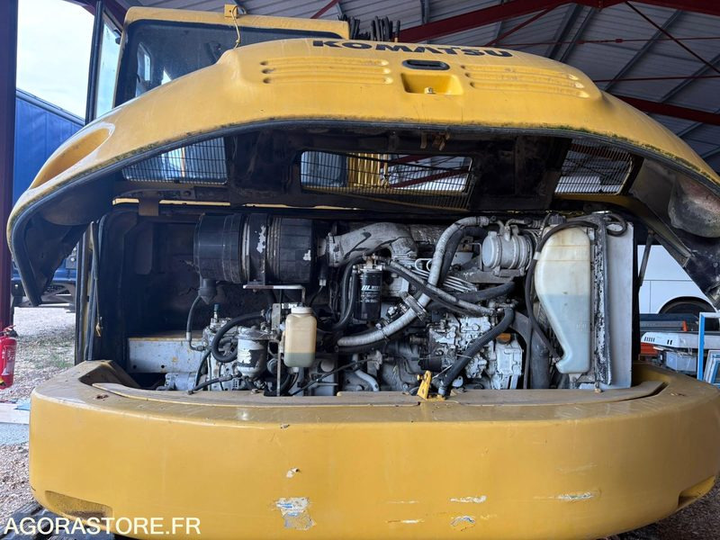 PELLE KOMATSU / 0333018 H / 2004 - Excavator: picture 3 PELLE KOMATSU / 0333018 H / 2004 - Excavator: picture 3