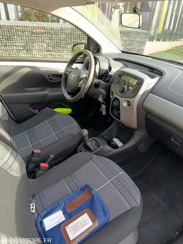 Car PEUGEOT 108 - 5600kms: picture 8