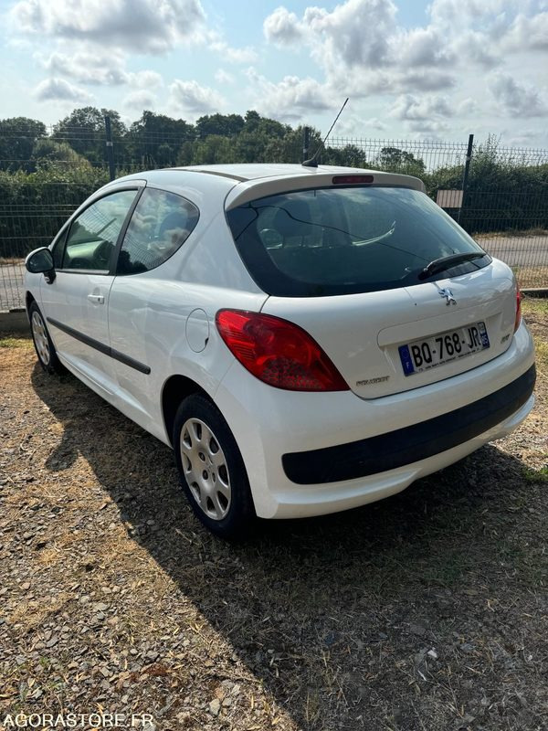 PEUGEOT 207 1.4 HDI STE - Car: picture 2 PEUGEOT 207 1.4 HDI STE - Car: picture 2