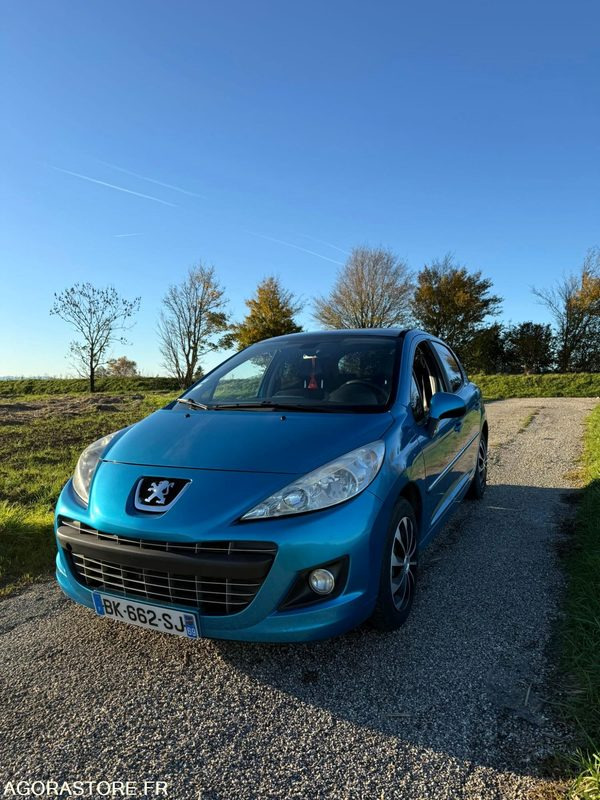 PEUGEOT 207 FULL OPTIONS DIESEL 1.6 HDI  90 CV - ANNEE 2011 - Car: picture 1 PEUGEOT 207 FULL OPTIONS DIESEL 1.6 HDI  90 CV - ANNEE 2011 - Car: picture 1