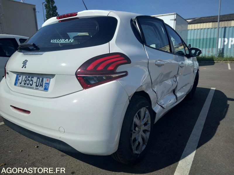 PEUGEOT 208 - 2019 - 37 371Kms - ESSENCE - accidentée - Car: picture 5 PEUGEOT 208 - 2019 - 37 371Kms - ESSENCE - accidentée - Car: picture 5