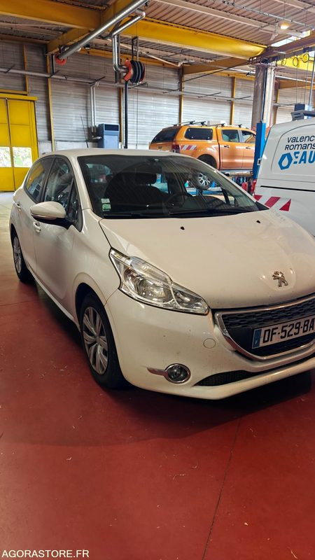 PEUGEOT 208 DF-529-BA - Car: picture 1 PEUGEOT 208 DF-529-BA - Car: picture 1