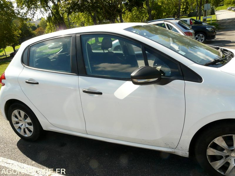 PEUGEOT 208 DX201CZ - Car: picture 2 PEUGEOT 208 DX201CZ - Car: picture 2