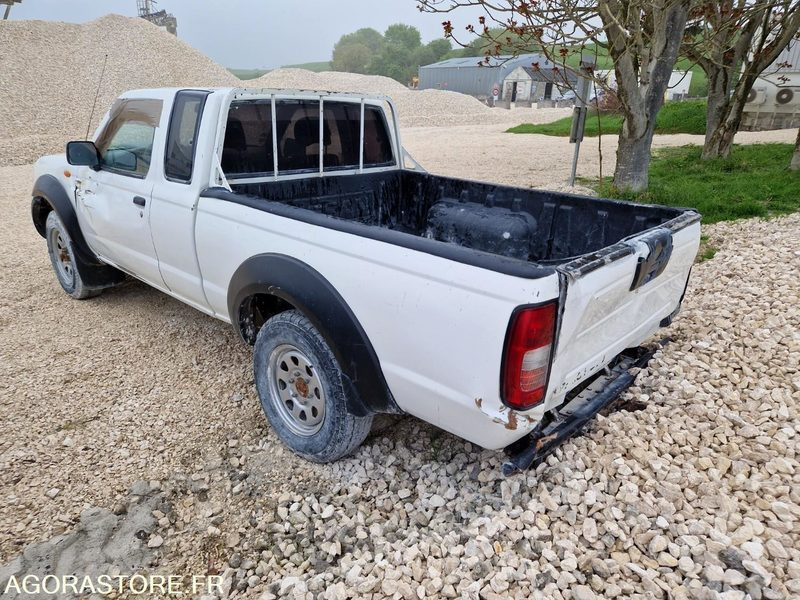 PICK UP NISSAN PNP 400 - BJ306GB - 2011 / 181 046 KM - Car: picture 5 PICK UP NISSAN PNP 400 - BJ306GB - 2011 / 181 046 KM - Car: picture 5