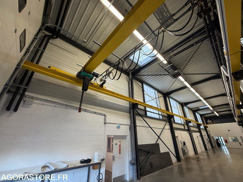 PONT ROULANT (Capacité 1600kgs) - Tool/ Equipment: picture 2 PONT ROULANT (Capacité 1600kgs) - Tool/ Equipment: picture 2