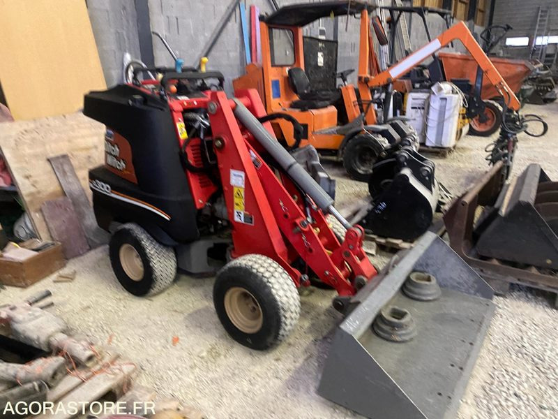 PORTEUR MULTI OUTILS DITCH WITCH ZAHN R300 - Loader: picture 2 PORTEUR MULTI OUTILS DITCH WITCH ZAHN R300 - Loader: picture 2